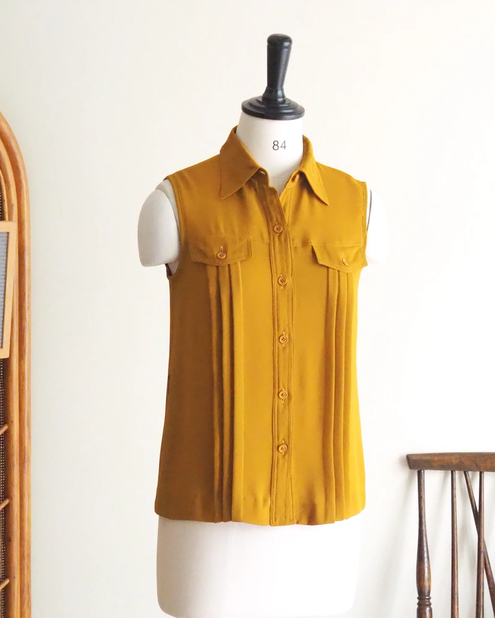 เสื้อวินเทจ สีเหลืองมัสตาร์ด คัตติ้งสวยเนี๊ยบ