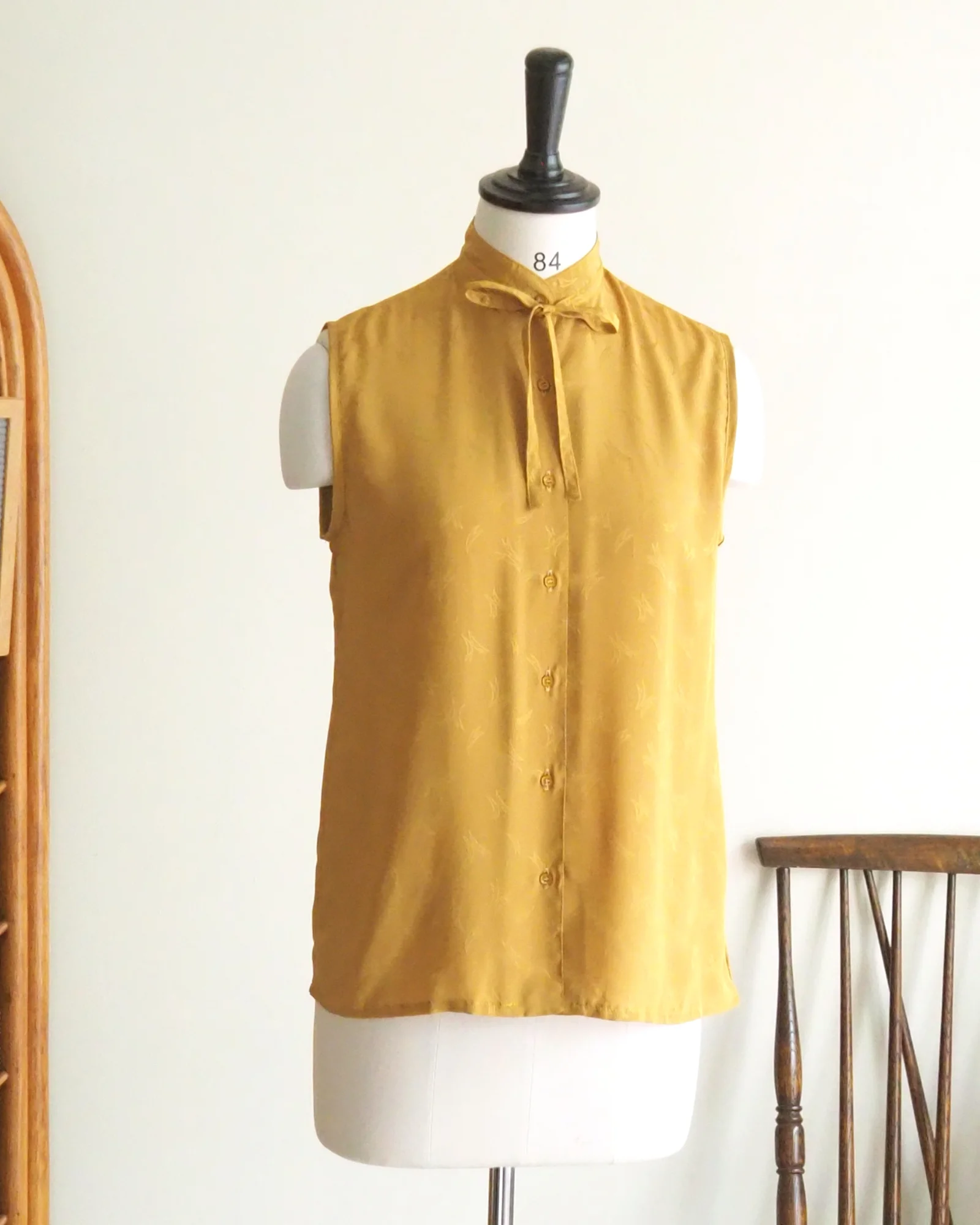 เสื้อวินเทจ สีเหลืองมัสตาร์ด คอปีน มีโบว์ สวยหวาน