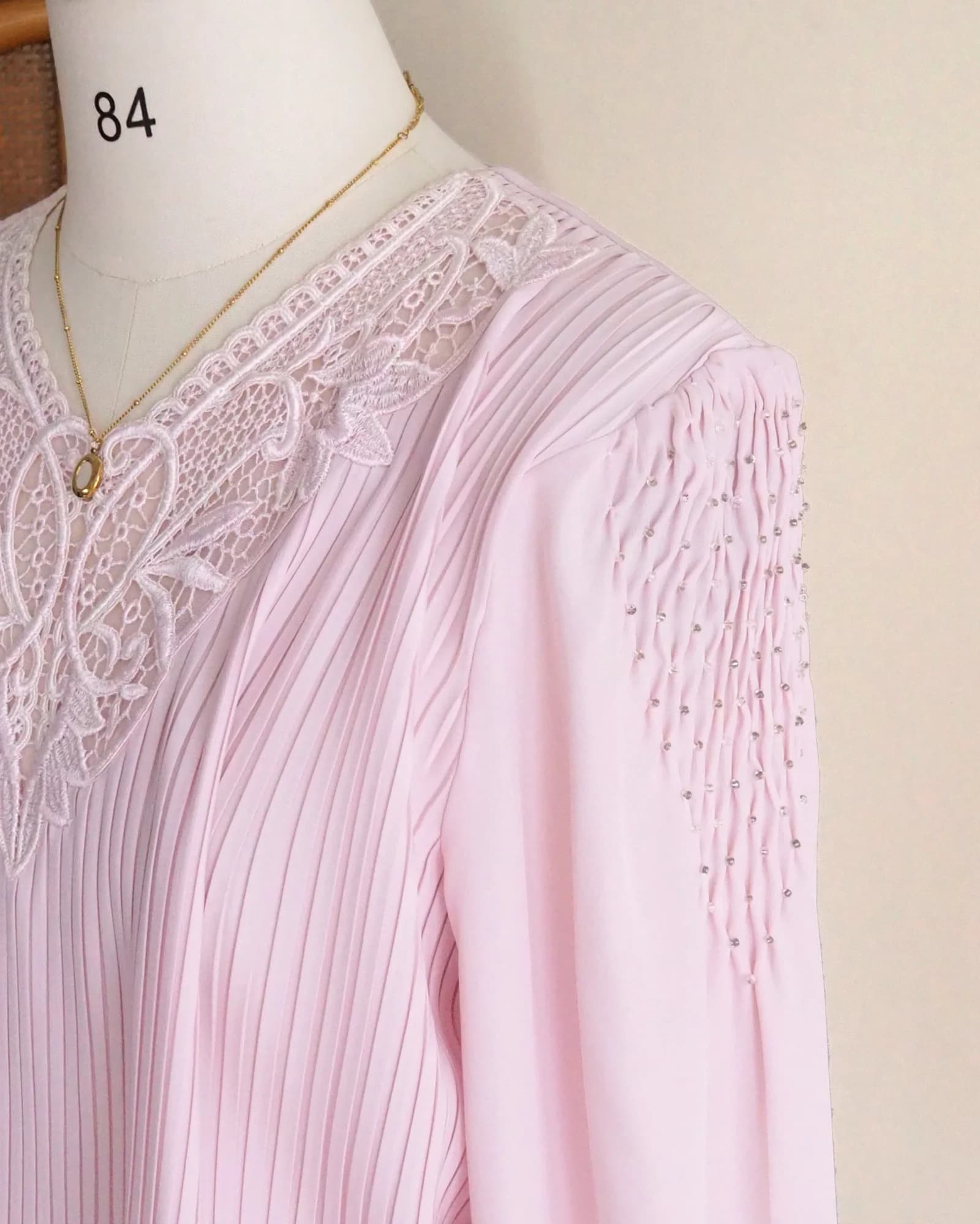 เดรสวินเทจ Rare Vintage สีชมพูอมม่วง งานพลีท ดีไซส์สไตล์ยุโรป