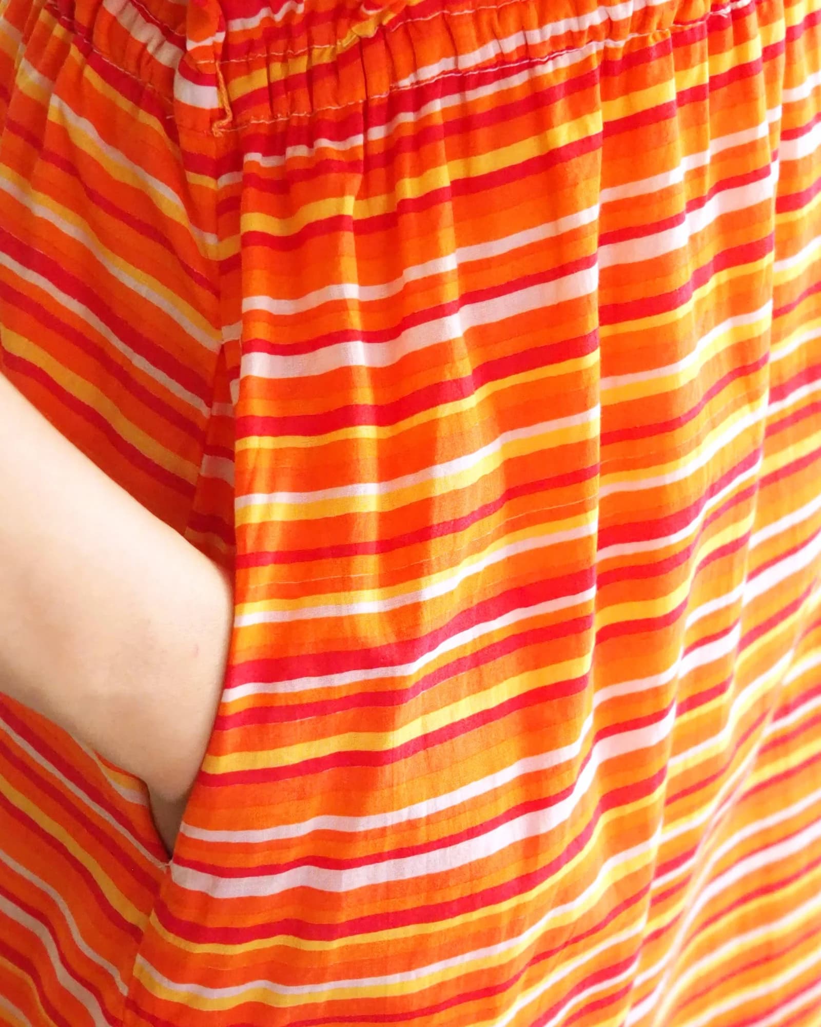 เดรสวินเทจ สีส้ม/เหลือง ลายเส้นแถบสดใส