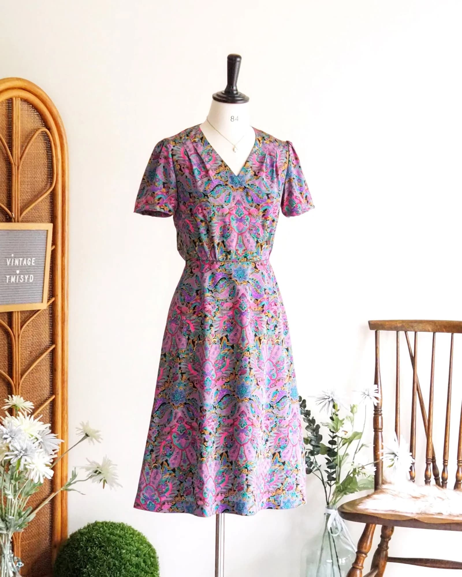เดรสวินเทจ โทนสีชมพู/ม่วง ลายหยดน้ำ paisley